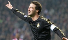 开云体育官方网站-绿茵场与乒乓台的双重奏，葡萄牙轻取瑞典，许昕状态火热预示国乒新篇章