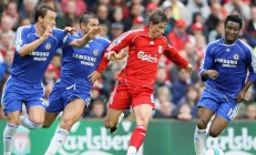 开云足球直播-法拉利鏖战哈斯车队，塞恩斯状态火热，赛道上的唯一对决