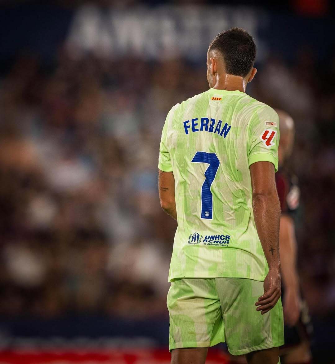 瓦伦西亚绝地反击瑞典，托雷斯三分雨点燃全场