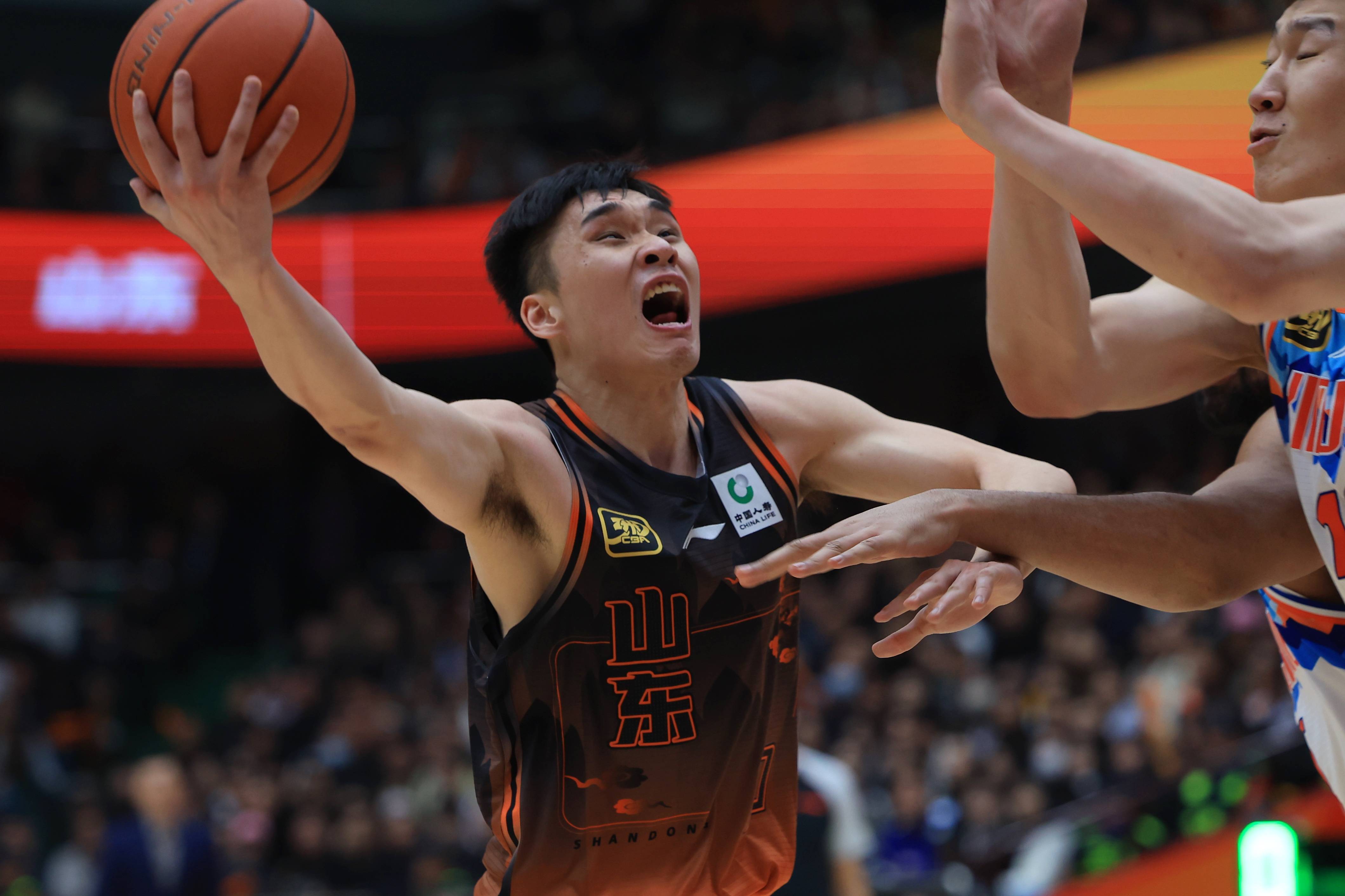 新疆男篮主场大捷，全队士气高昂