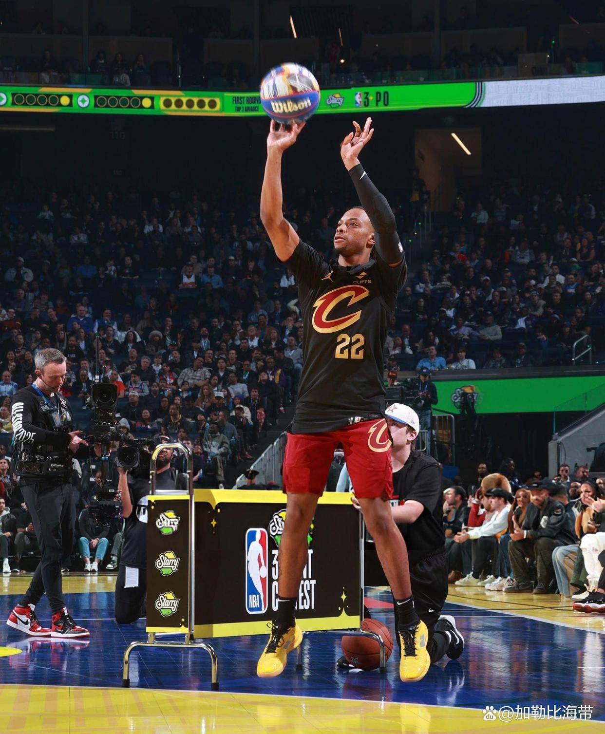 包含球员表现在篮球比赛中脱颖而出的词条