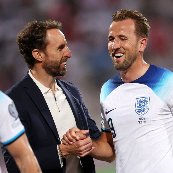 法国羽毛球队轻取英格兰羽毛球队，陶菲克制霸全场的简单介绍