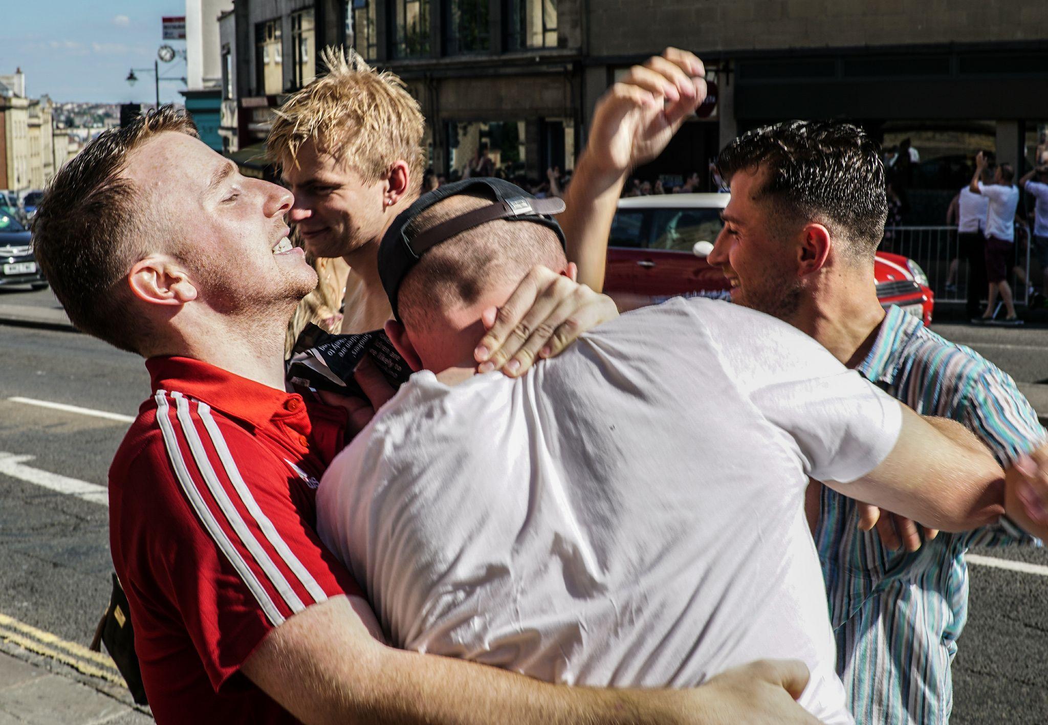 法国羽毛球队轻取英格兰羽毛球队，陶菲克制霸全场的简单介绍