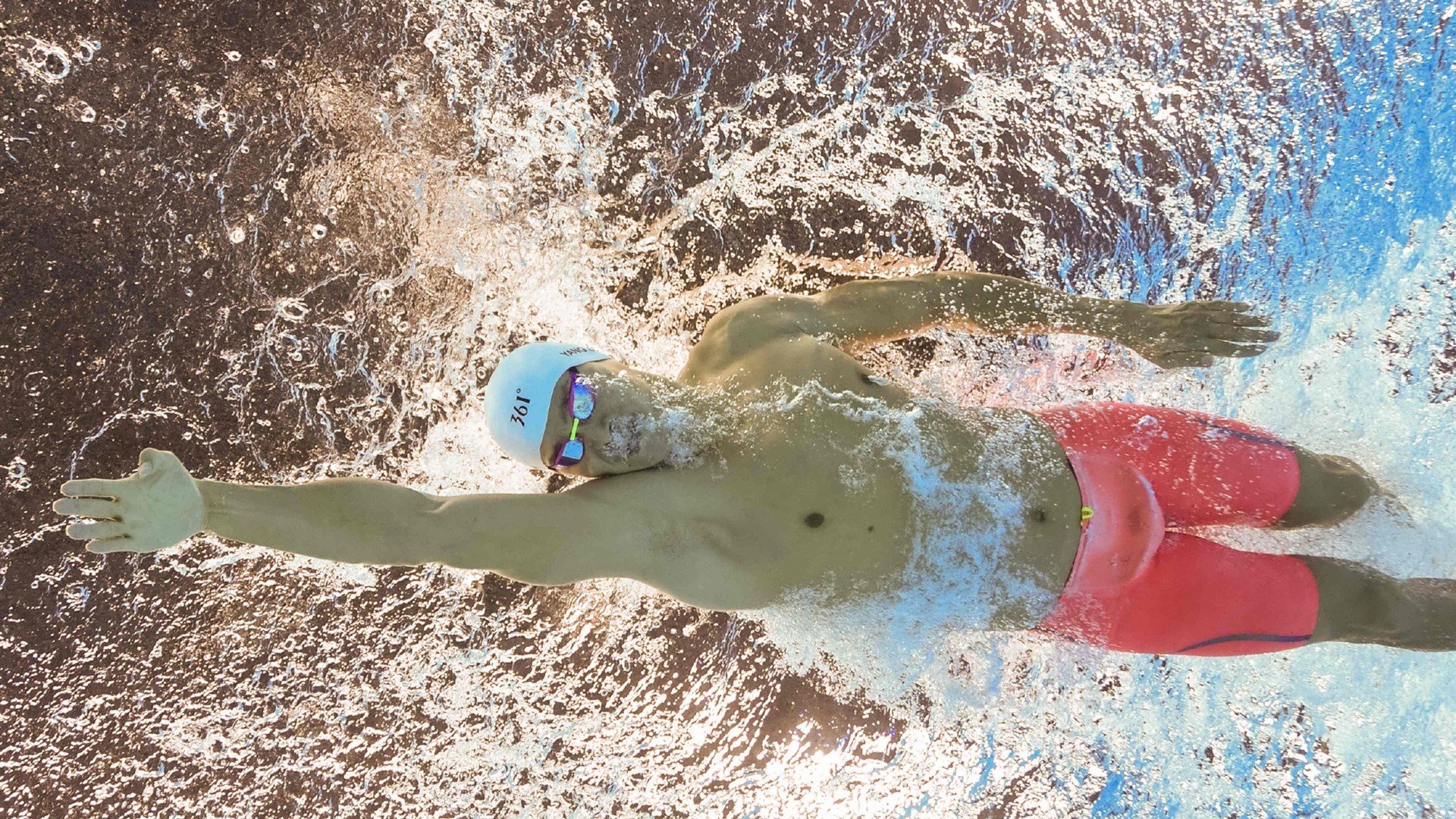 霍勒迪压制级发挥撕裂防线，尼克斯攻防一体正面击溃快船